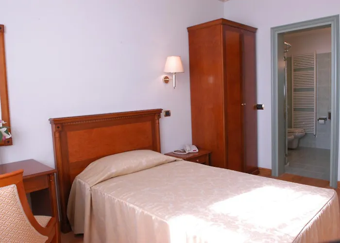 Hc Hotel Cremona Pilgrim'S فندق 3*